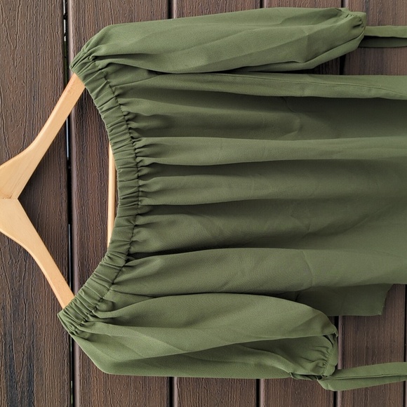 Olive Green Off-Shoulder Women's stretcg Loose Fit Top - Small NWT - Picture 3 of 6